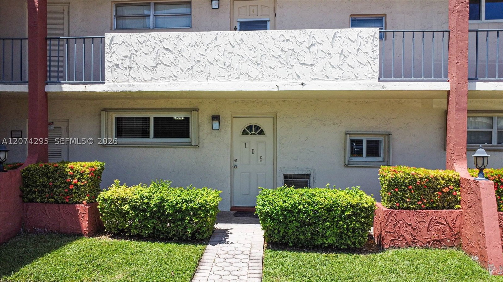 Real estate property located at 300 Hollybrook Dr #105, Broward, Hollybrook Golf And, Pembroke Pines, FL