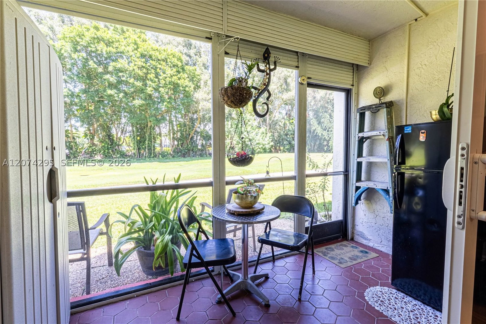 Real estate property located at 300 Hollybrook Dr #105, Broward, Hollybrook Golf And, Pembroke Pines, FL