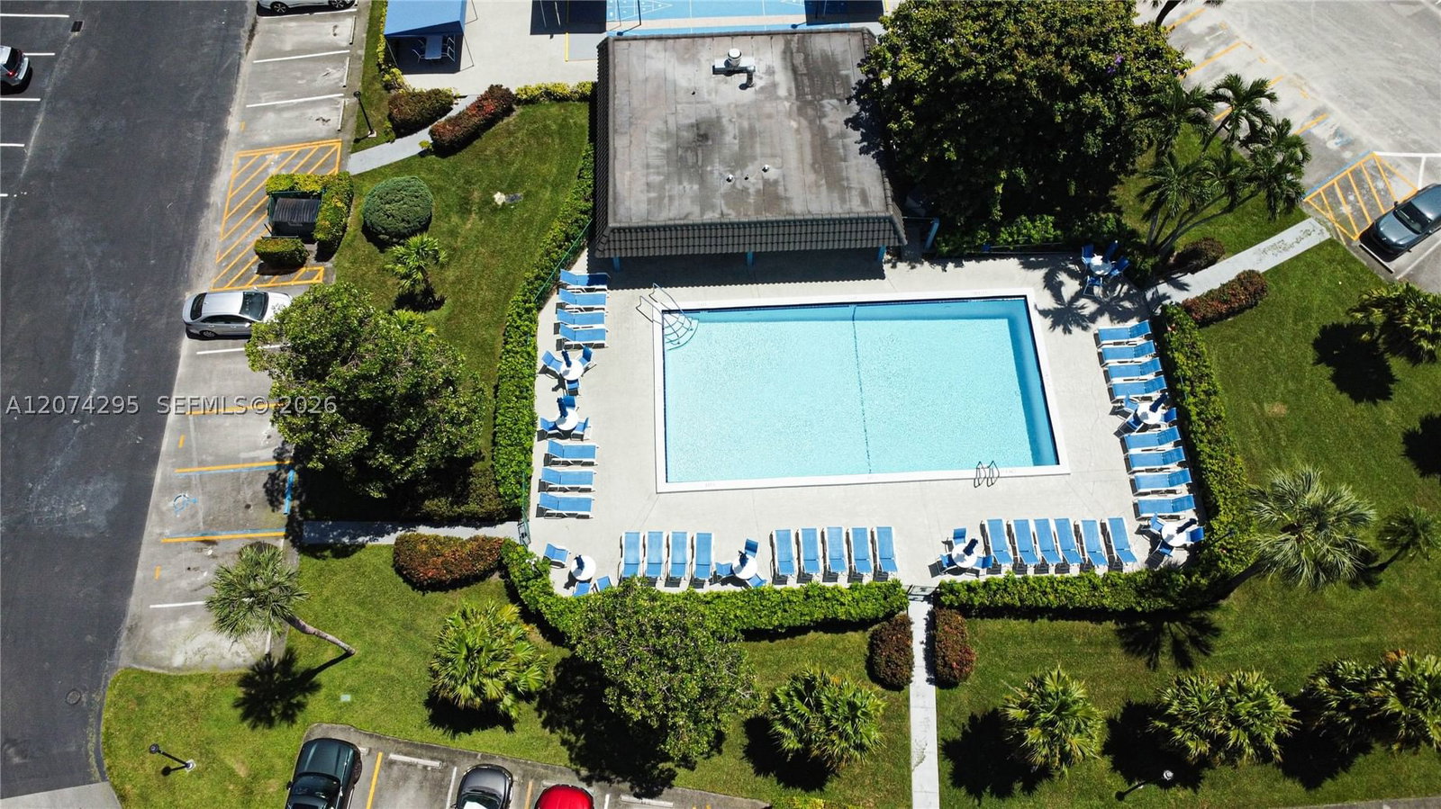 Real estate property located at 300 Hollybrook Dr #105, Broward, Hollybrook Golf And, Pembroke Pines, FL