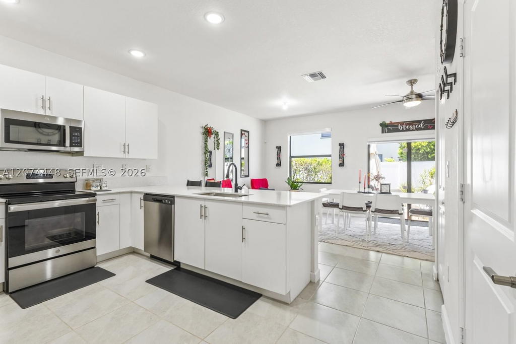 Real estate property located at 11438 34th Ct #11438, Miami-dade, Aquabella North, Hialeah, FL