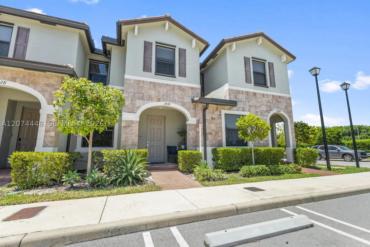 Real estate property located at 11438 34th Ct #11438, Miami-dade, Aquabella North, Hialeah, FL