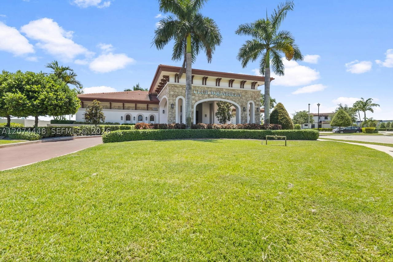 Real estate property located at 11438 34th Ct #11438, Miami-dade, Aquabella North, Hialeah, FL