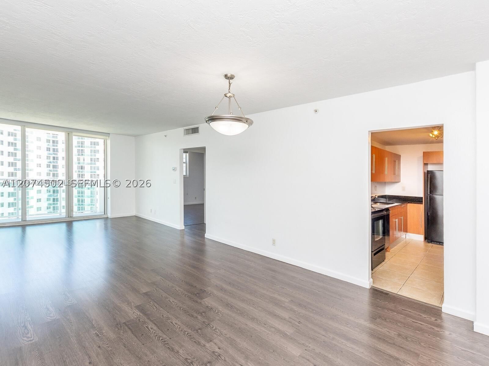 Real estate property located at 3000 Ocean Dr #922, Broward, Residences On Hollywood B, Hollywood, FL