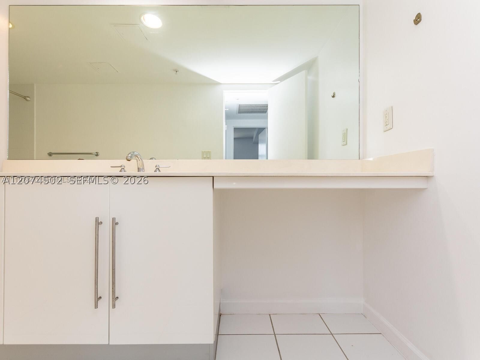 Real estate property located at 3000 Ocean Dr #922, Broward, Residences On Hollywood B, Hollywood, FL
