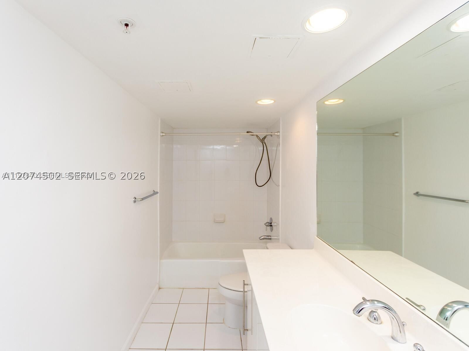 Real estate property located at 3000 Ocean Dr #922, Broward, Residences On Hollywood B, Hollywood, FL