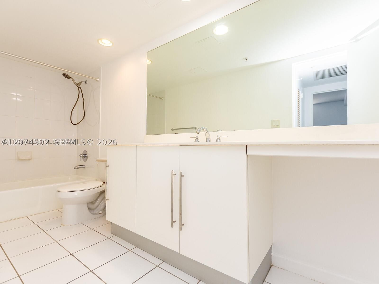 Real estate property located at 3000 Ocean Dr #922, Broward, Residences On Hollywood B, Hollywood, FL