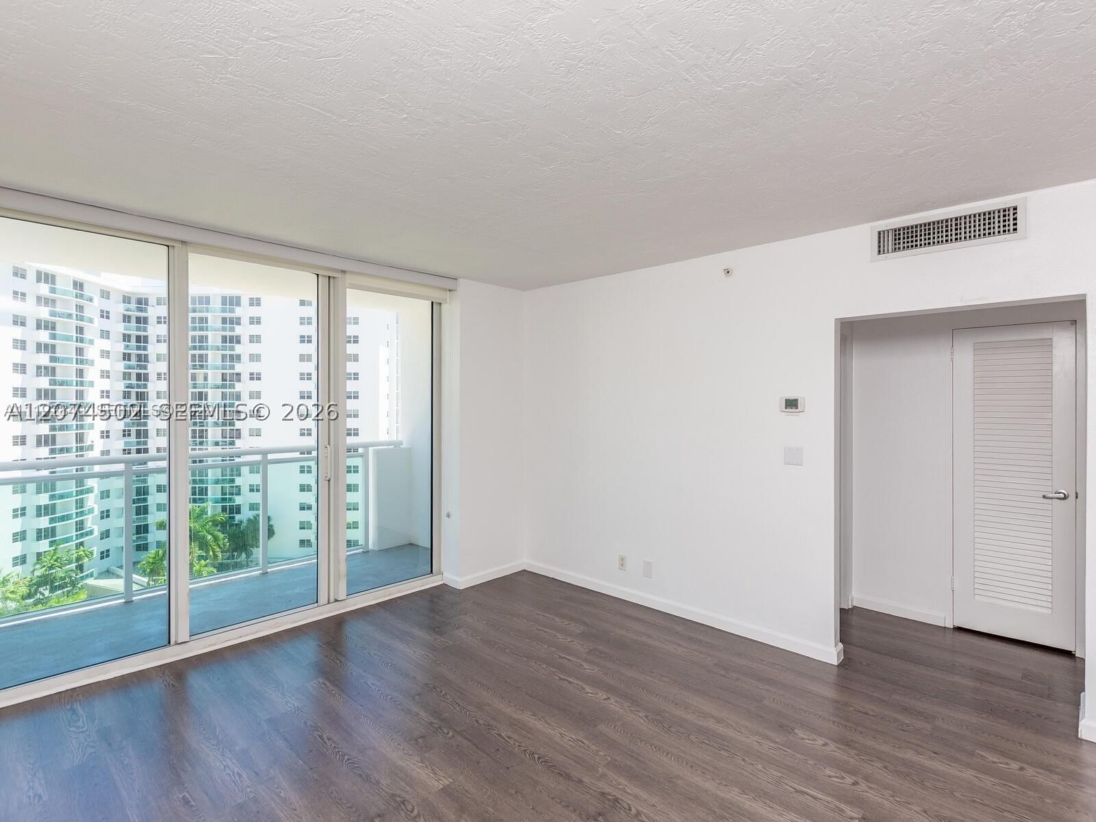 Real estate property located at 3000 Ocean Dr #922, Broward, Residences On Hollywood B, Hollywood, FL