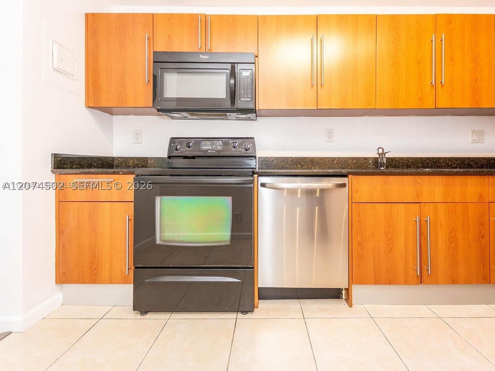 Real estate property located at 3000 Ocean Dr #922, Broward, Residences On Hollywood B, Hollywood, FL
