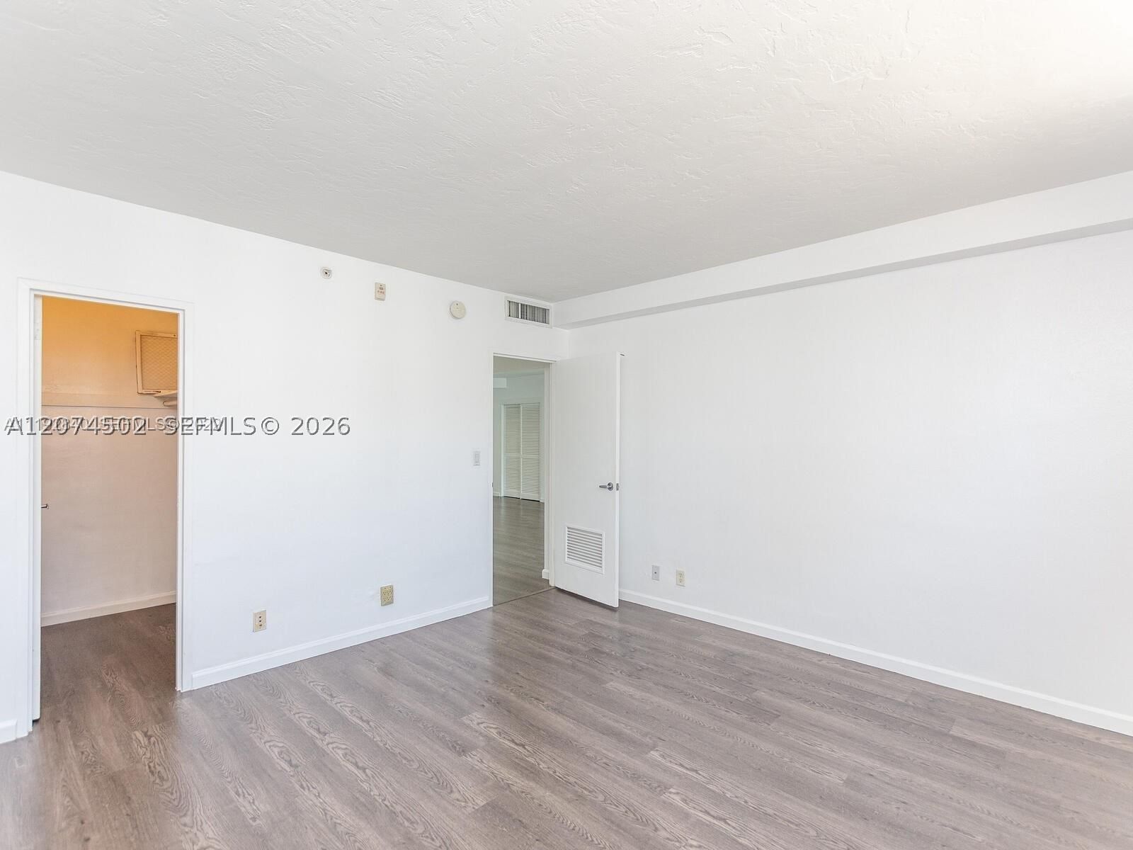 Real estate property located at 3000 Ocean Dr #922, Broward, Residences On Hollywood B, Hollywood, FL