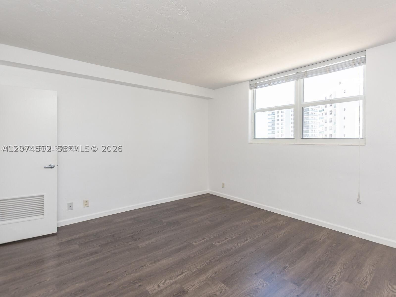 Real estate property located at 3000 Ocean Dr #922, Broward, Residences On Hollywood B, Hollywood, FL