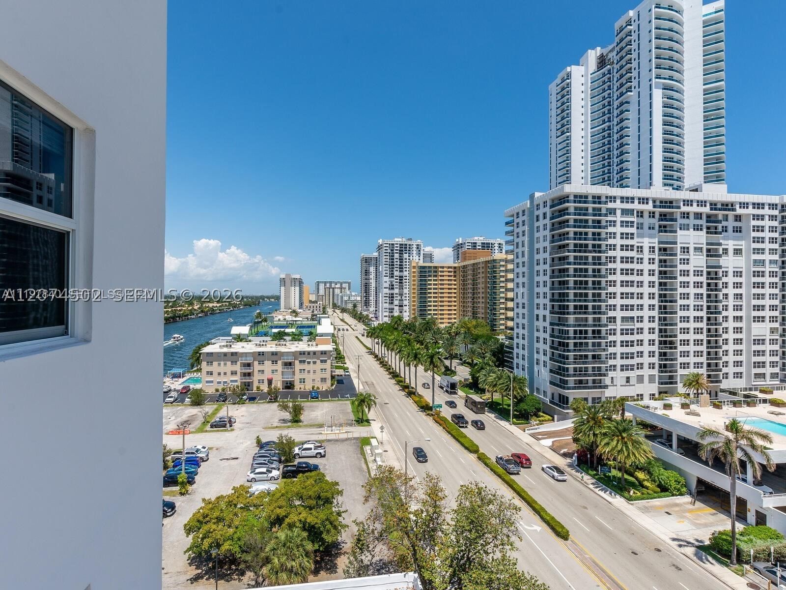 Real estate property located at 3000 Ocean Dr #922, Broward, Residences On Hollywood B, Hollywood, FL