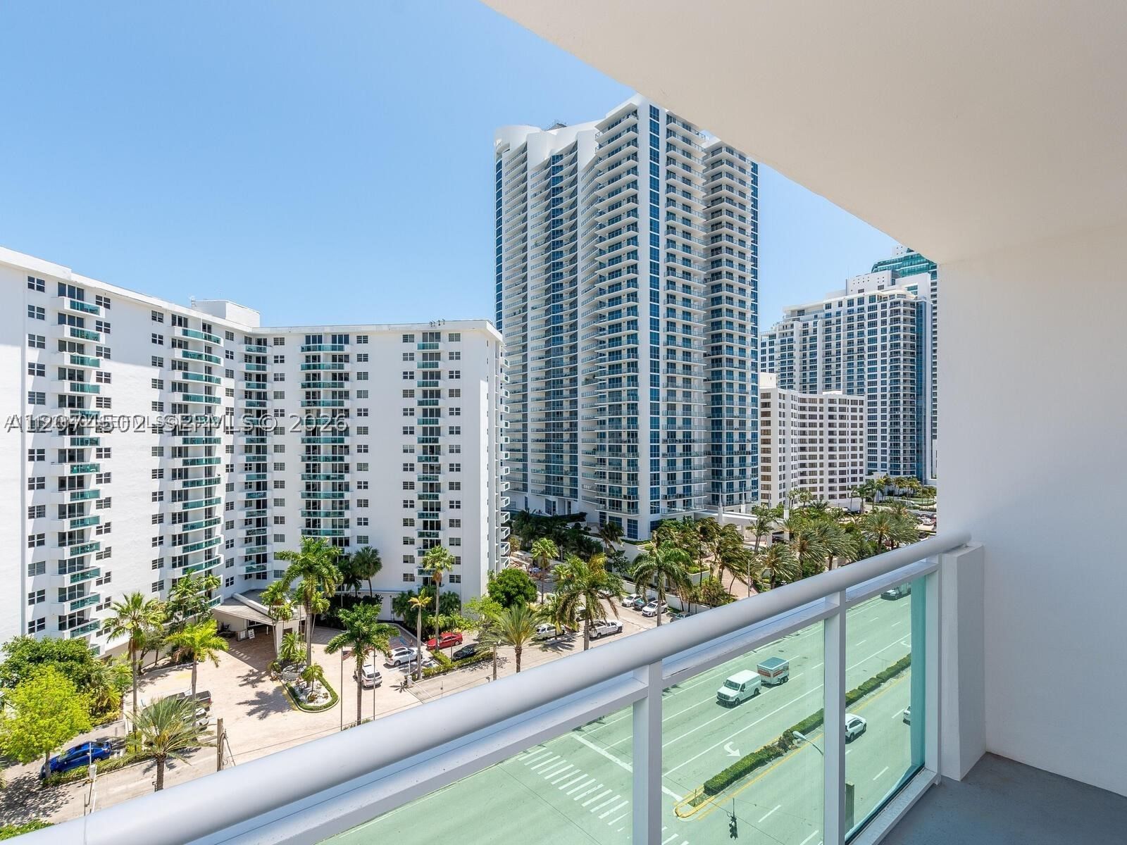 Real estate property located at 3000 Ocean Dr #922, Broward, Residences On Hollywood B, Hollywood, FL