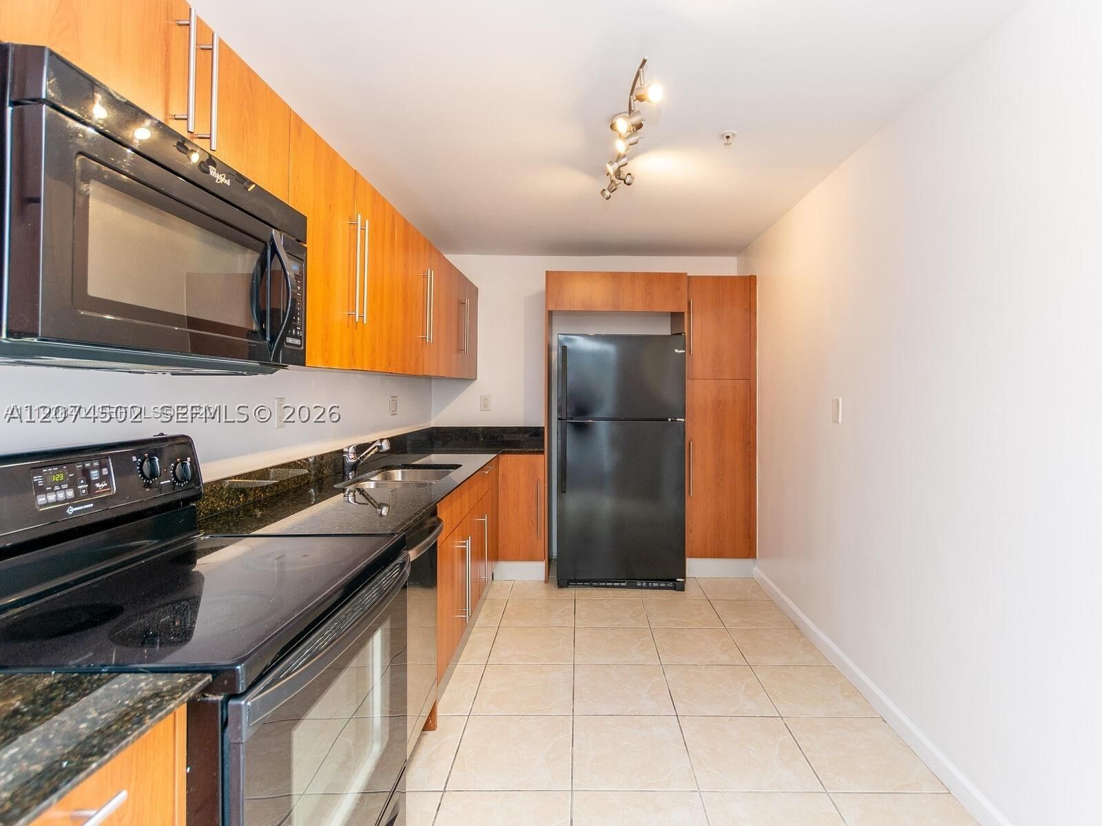Real estate property located at 3000 Ocean Dr #922, Broward, Residences On Hollywood B, Hollywood, FL