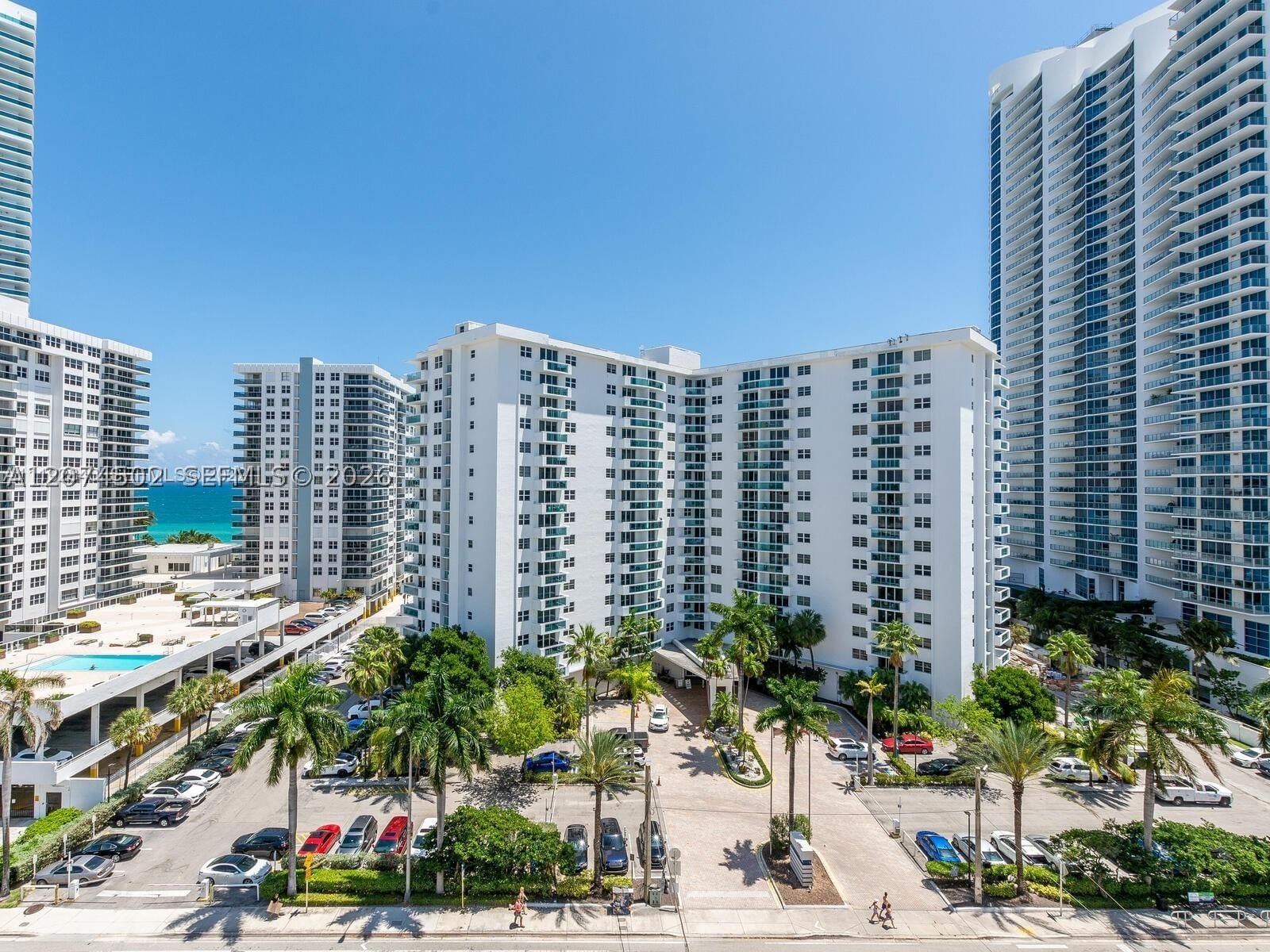 Real estate property located at 3000 Ocean Dr #922, Broward, Residences On Hollywood B, Hollywood, FL
