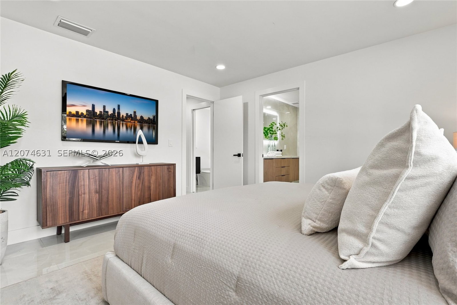 Real estate property located at 4801 Tyler St, Broward, Hollywood Hills, Hollywood, FL