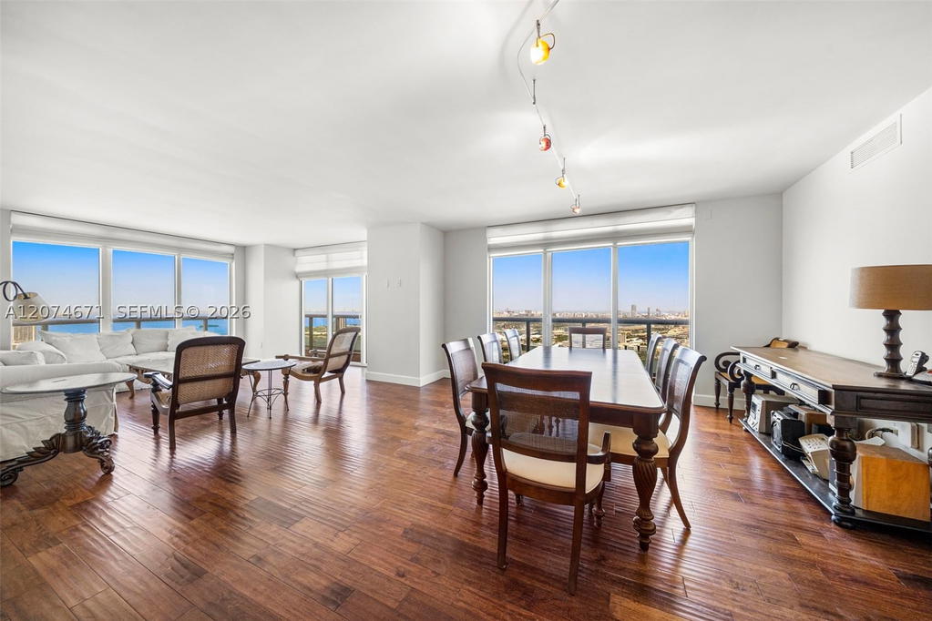 Real estate property located at 50 Biscayne Blvd #4402, Miami-dade, 50 Biscayne Condo, Miami, FL