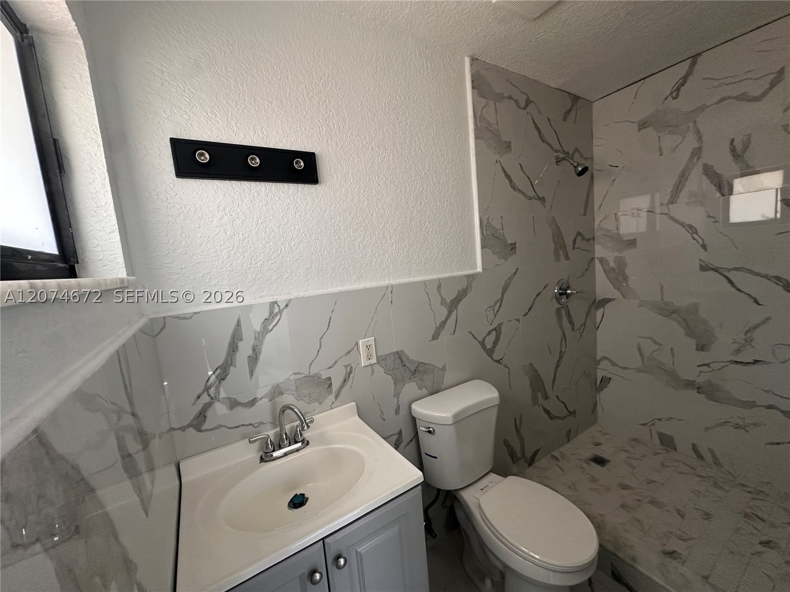 Real estate property located at 631 37th Ave, Broward, Prosper Park Amen, Lauderhill, FL