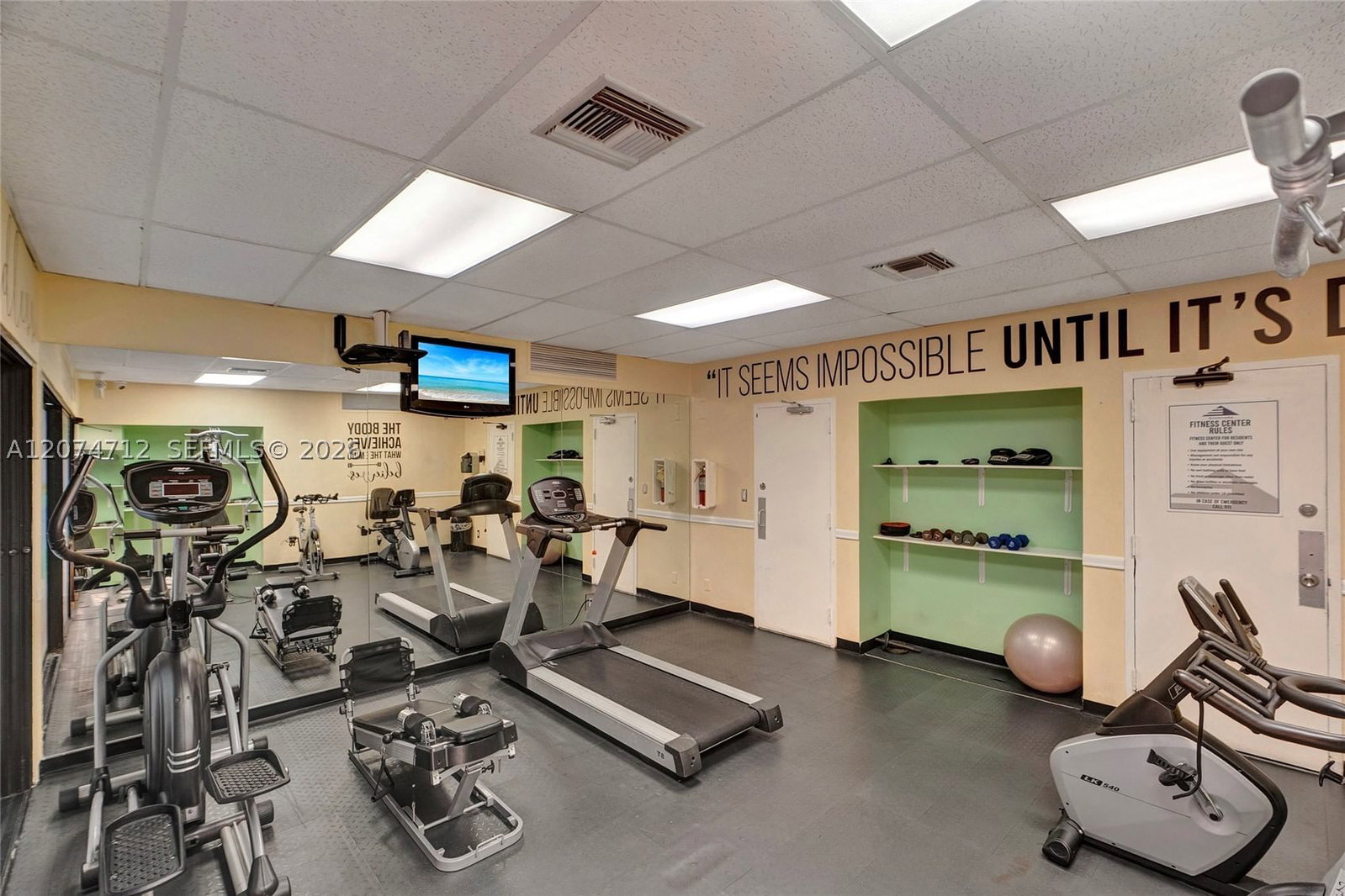 Real estate property located at 3401 Country Club Dr EI403, Miami-dade, Ensenada Condo Bldg E-ii, Aventura, FL