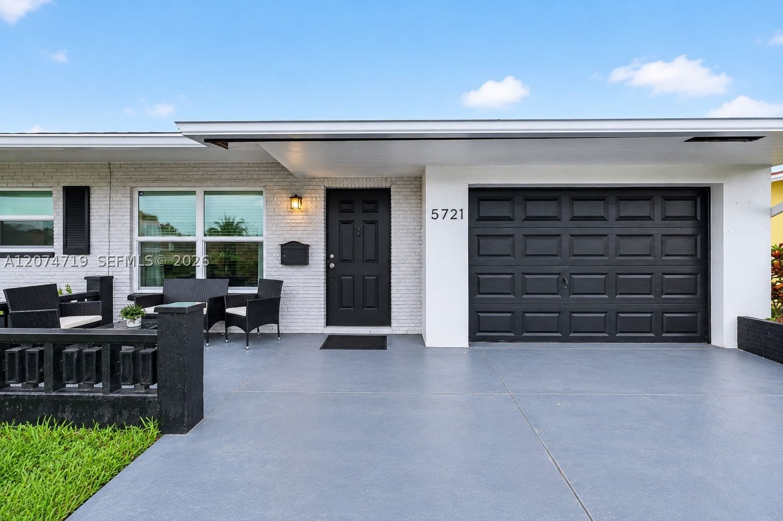 Real estate property located at 5721 64th Way, Broward, Mainlands Of Tamarac Lake, Tamarac, FL