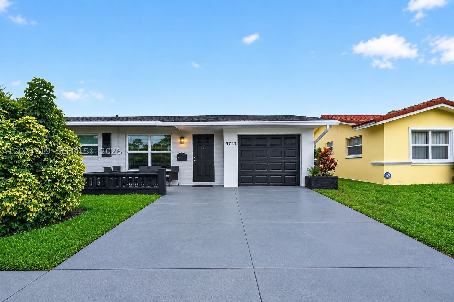 Real estate property located at 5721 64th Way, Broward, Mainlands Of Tamarac Lake, Tamarac, FL