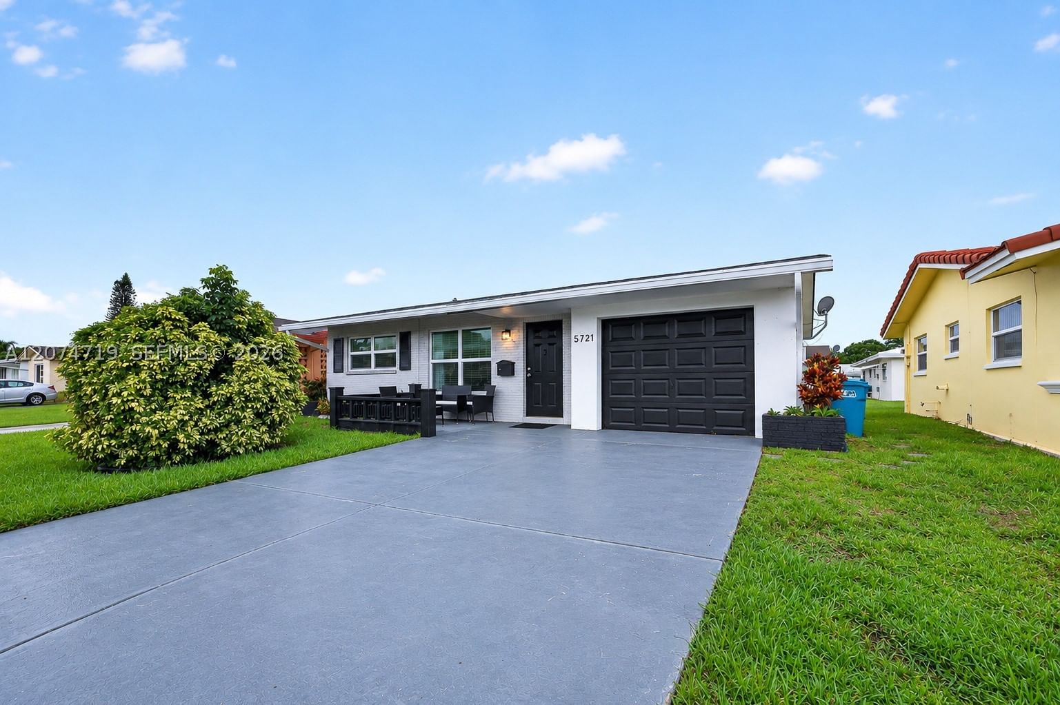 Real estate property located at 5721 64th Way, Broward, Mainlands Of Tamarac Lake, Tamarac, FL