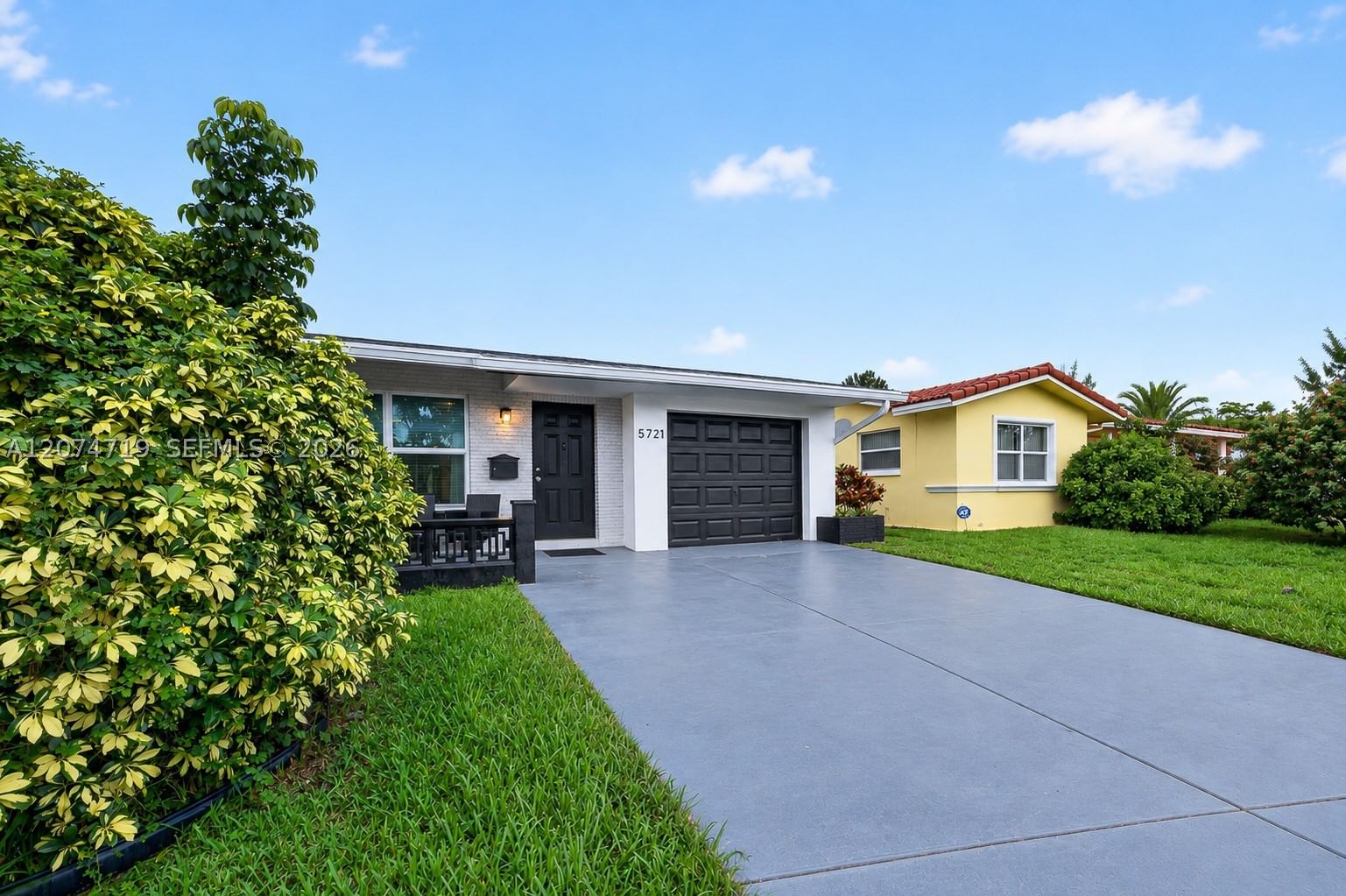 Real estate property located at 5721 64th Way, Broward, Mainlands Of Tamarac Lake, Tamarac, FL