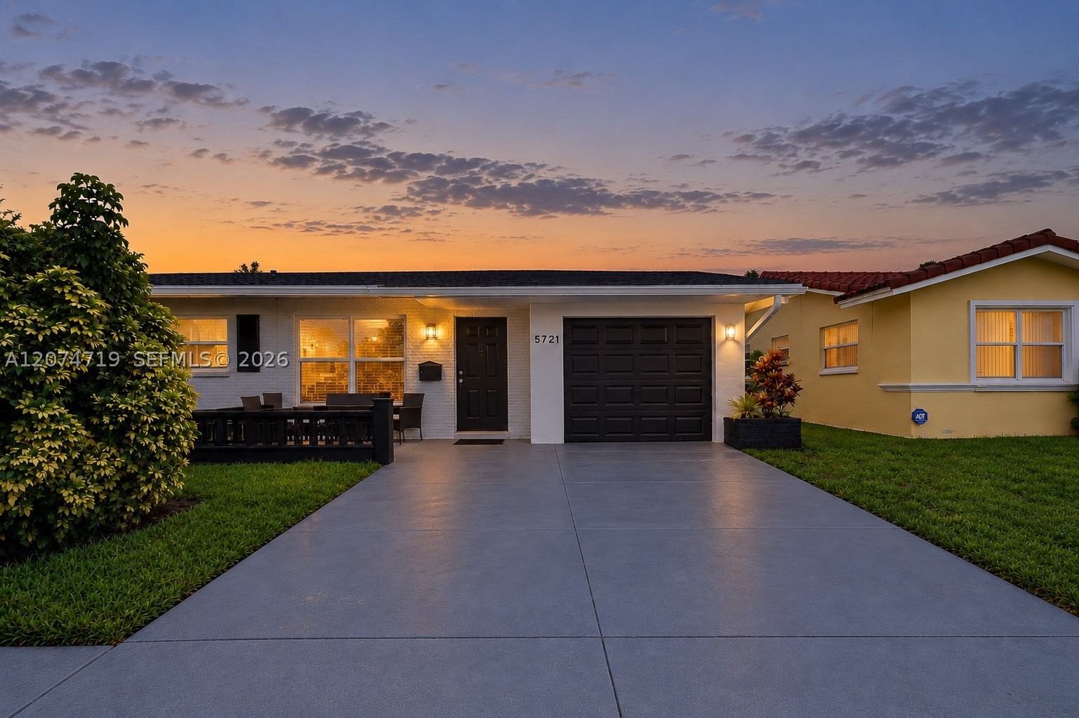 Real estate property located at 5721 64th Way, Broward, Mainlands Of Tamarac Lake, Tamarac, FL