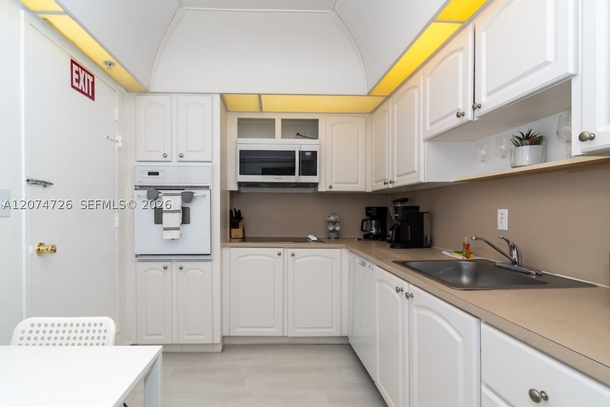Real estate property located at 3901 Ocean Dr #6T, Broward, Tides On Hollywood Beach, Hollywood, FL