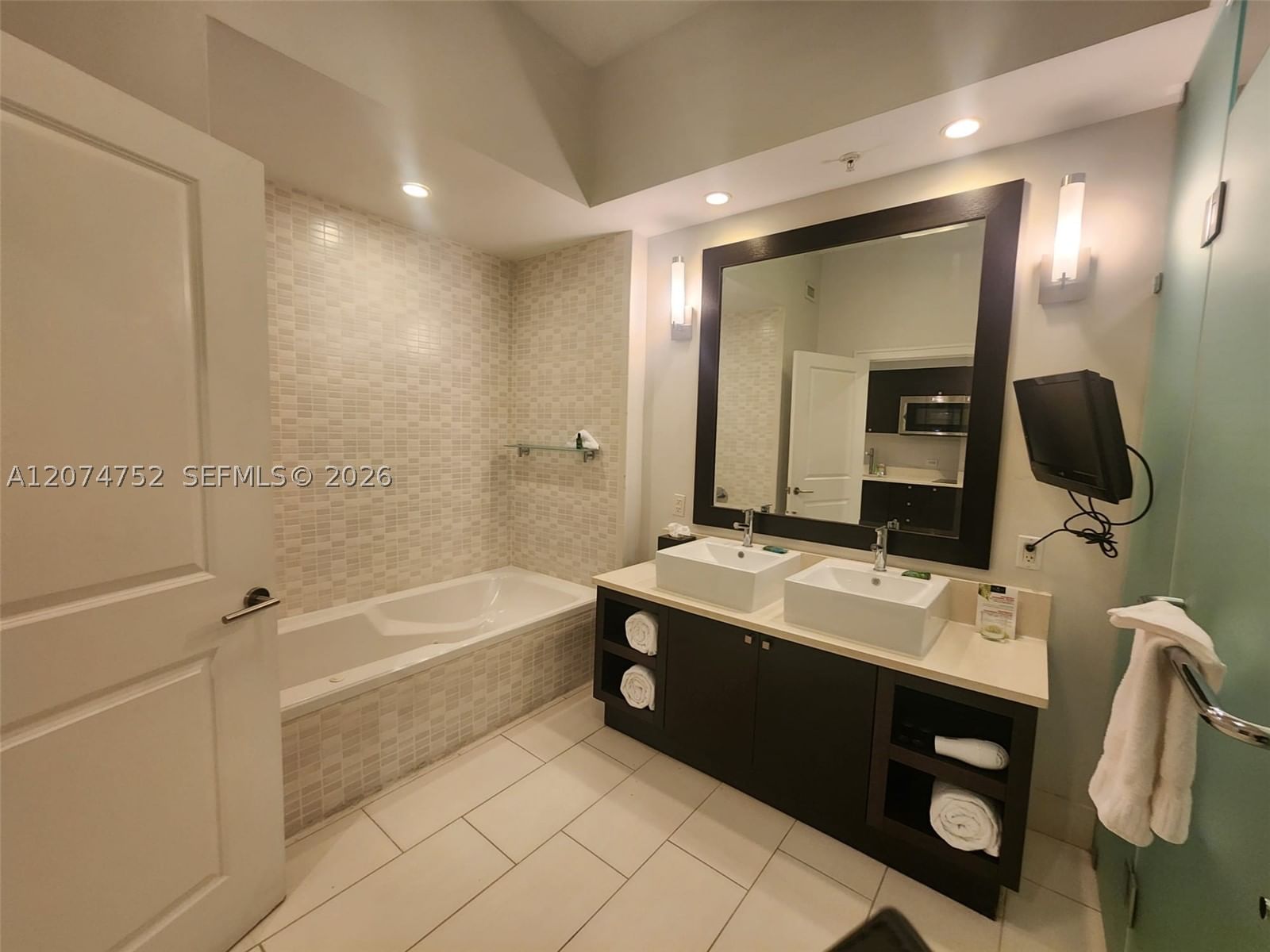 Real estate property located at 5300 87th Ave #614, Miami-dade, The Blue A Resort Hotel C, Doral, FL