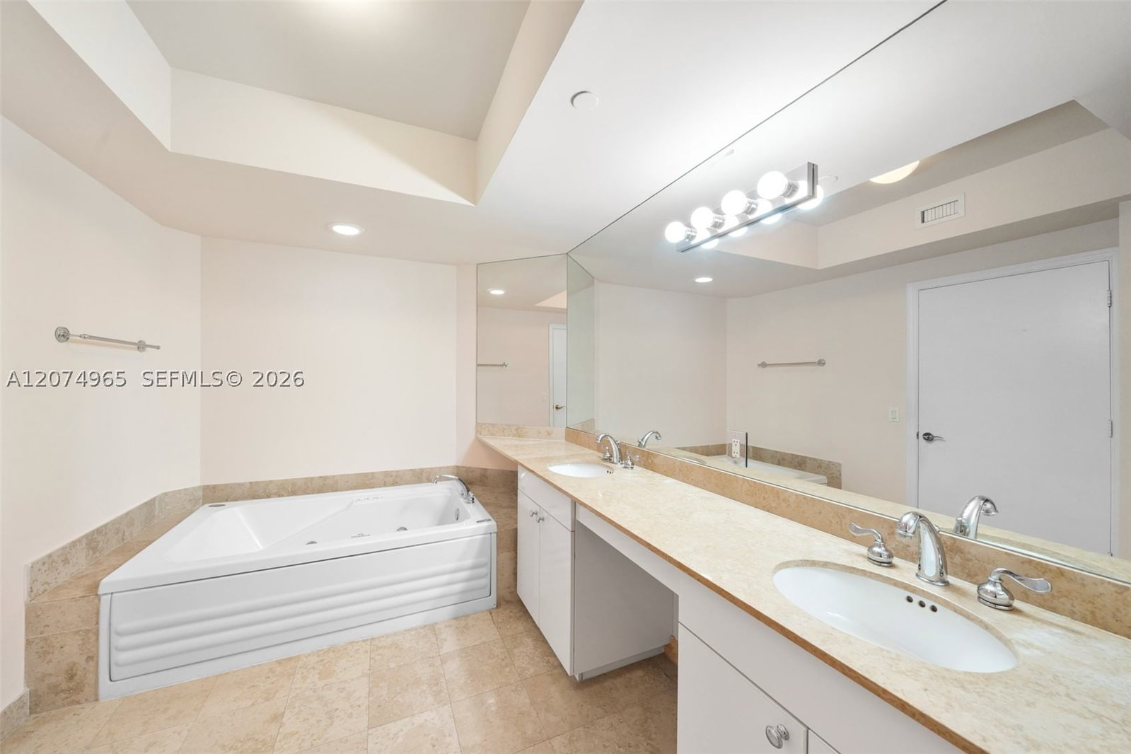 Real estate property located at 4779 Collins Ave #1804, Miami-dade, Blue Diamond Condo, Miami Beach, FL