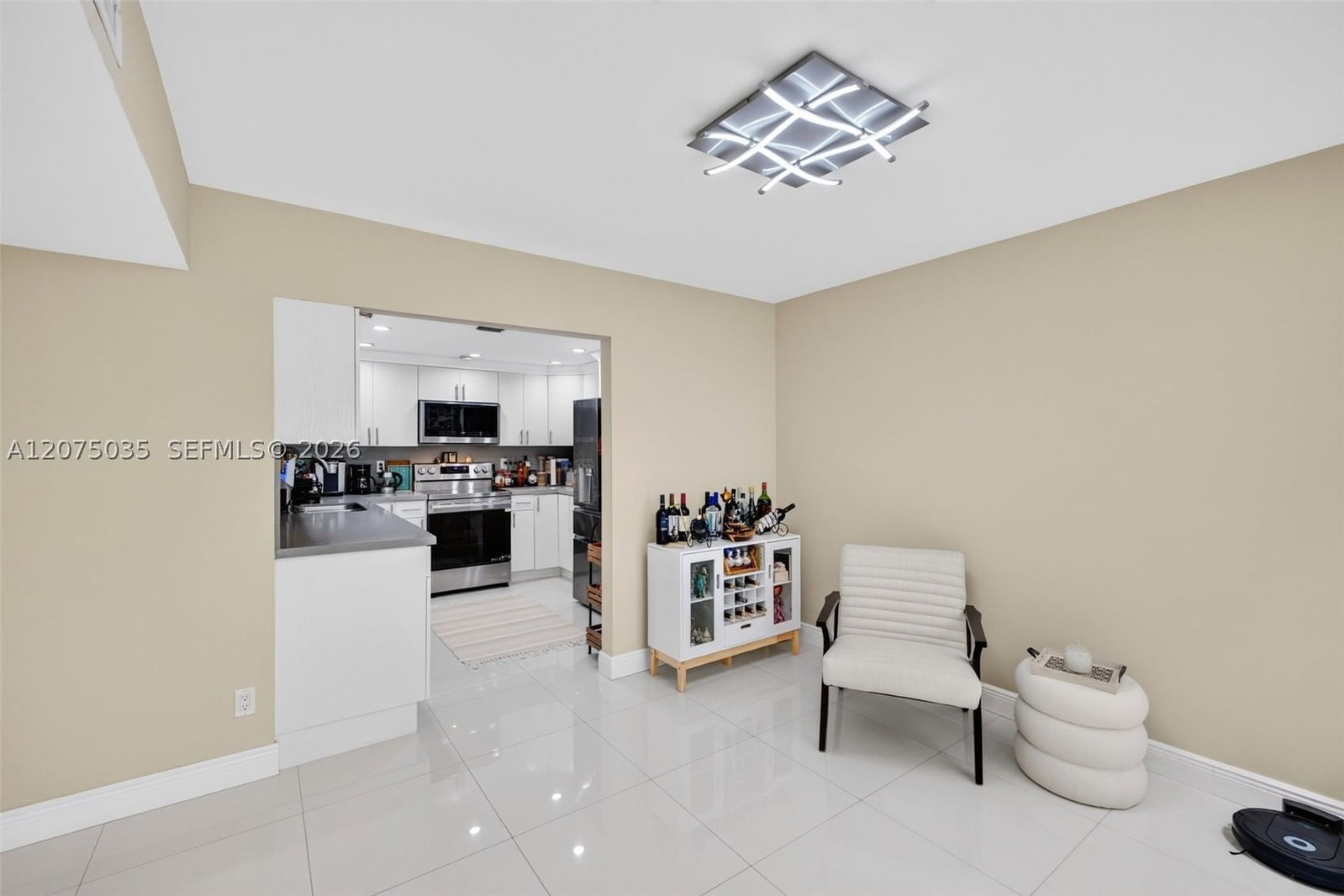 Real estate property located at 203 Poinciana Dr #103, Miami-dade, Poinciana Is Yt & Rcq Clu, Sunny Isles Beach, FL