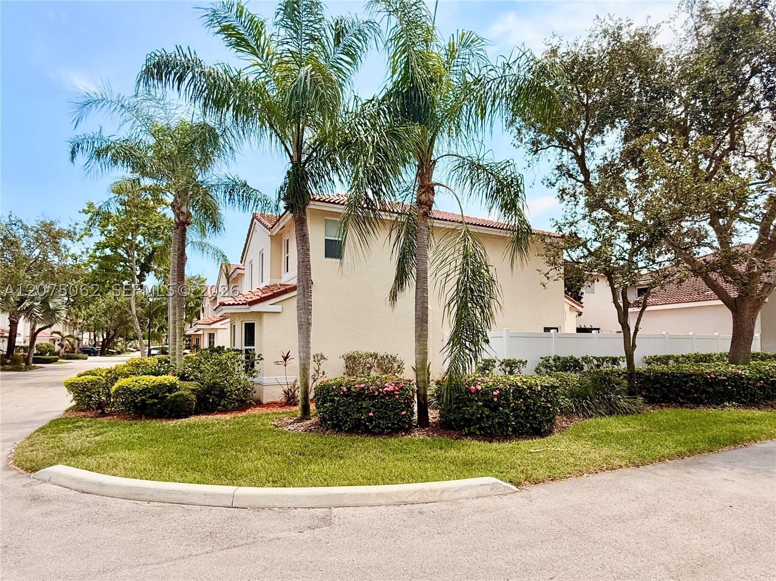 Real estate property located at 1140 Oysterwood St, Broward, Westlake Village, Hollywood, FL