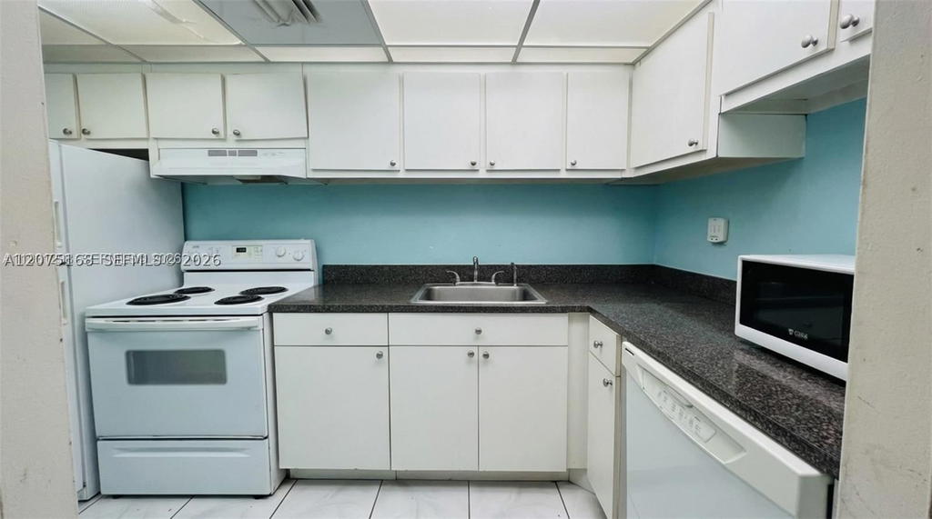 Real estate property located at 1000 West Ave #215, Miami-dade, Mirador 1000 Condo, Miami Beach, FL