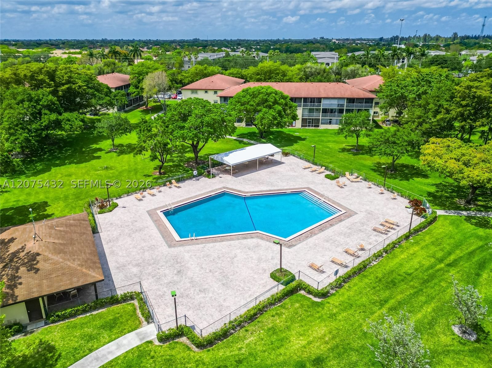 Real estate property located at 300 134th Way #413E, Broward, New Hampton At Century Vi, Pembroke Pines, FL