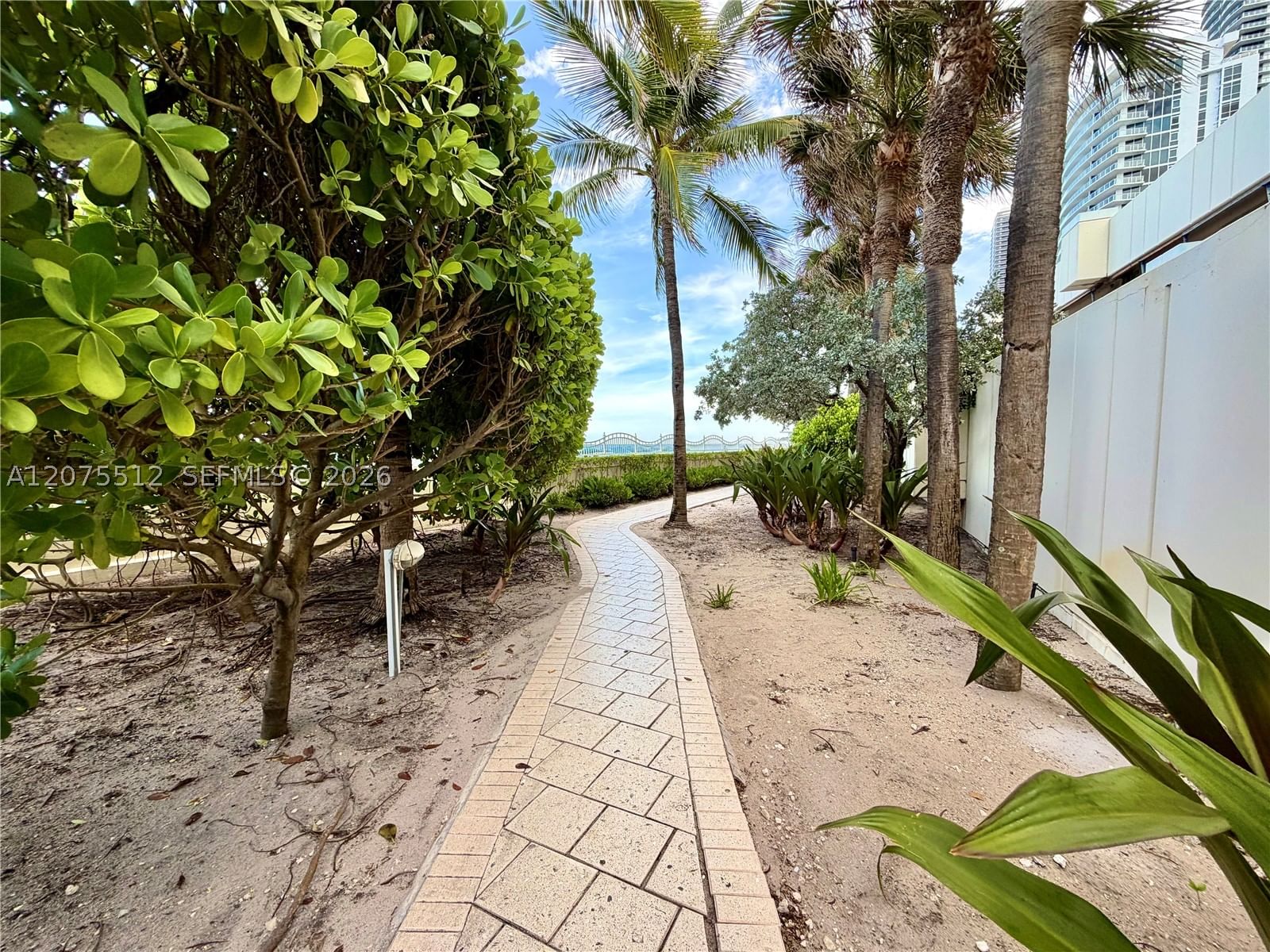 Real estate property located at 3901 Ocean Dr #15O, Broward, Tides On Hollywood Beach, Hollywood, FL