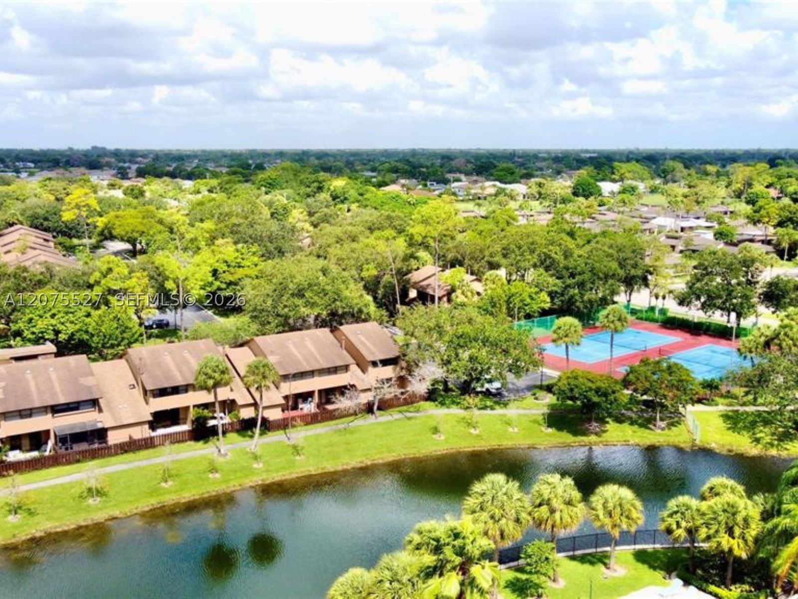 Real estate property located at 7750 79th Ave H5, Broward, Bonaire Village At Woodmo, Tamarac, FL