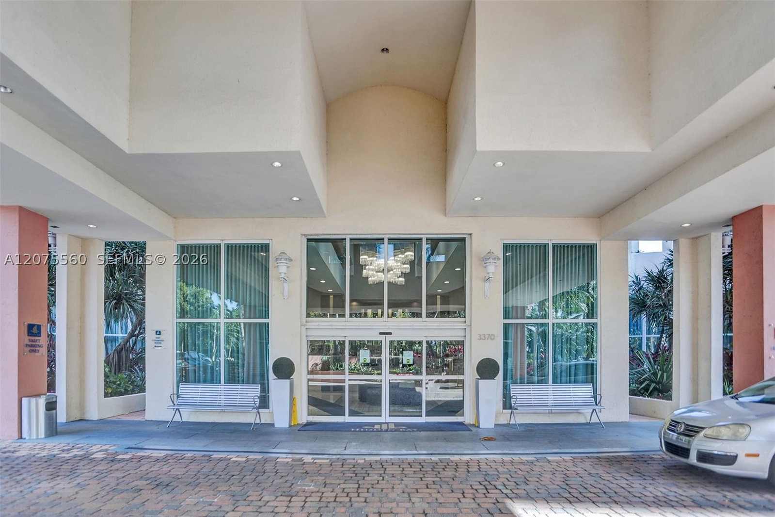 Real estate property located at 3370 Hidden Bay Dr #815, Miami-dade, 100 Hidden Bay Condo, Aventura, FL