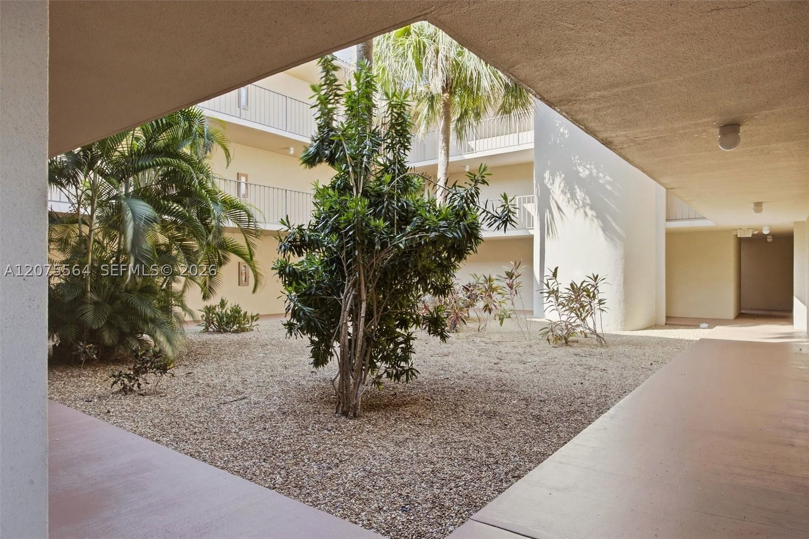 Real estate property located at 6305 Gage Pl #306-A, Miami-dade, Eagle Nest Condo, Miami Lakes, FL