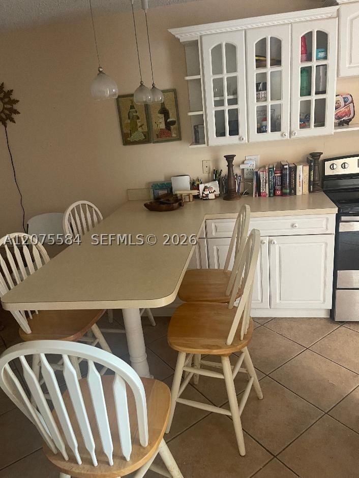 Real estate property located at 9400 Sunrise Lakes Blvd #105, Broward, Sunrise Lakes 117 Condo, Sunrise, FL