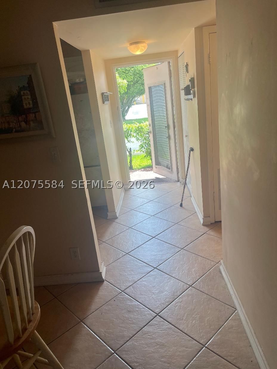 Real estate property located at 9400 Sunrise Lakes Blvd #105, Broward, Sunrise Lakes 117 Condo, Sunrise, FL