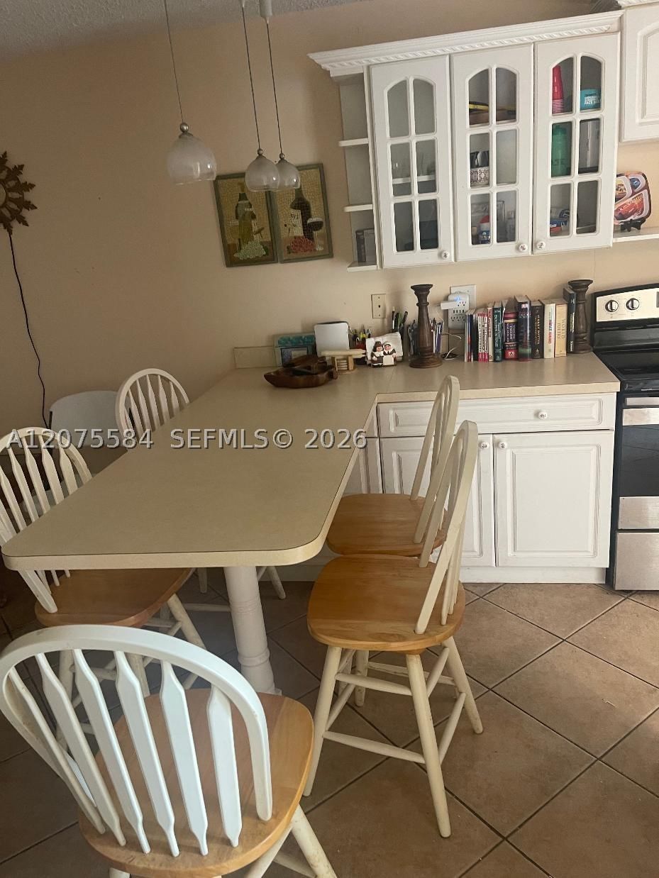 Real estate property located at 9400 Sunrise Lakes Blvd #105, Broward, Sunrise Lakes 117 Condo, Sunrise, FL