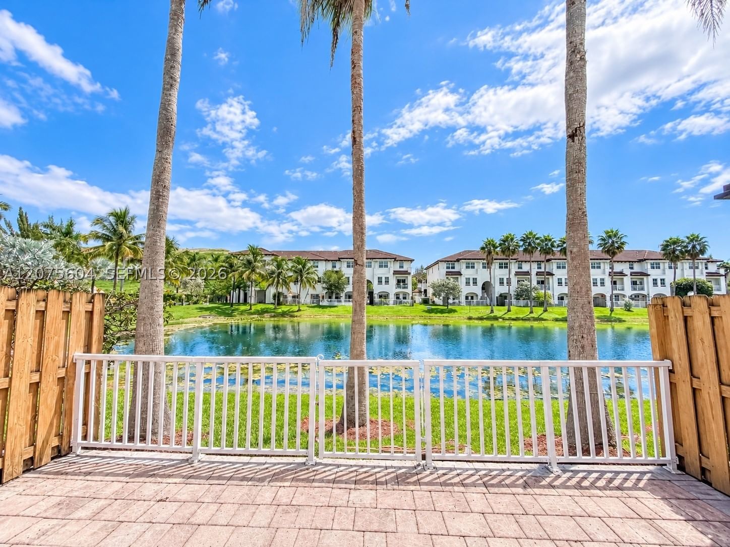 Real estate property located at 8945 98th Ave, Miami-dade, Doral Breeze, Doral, FL