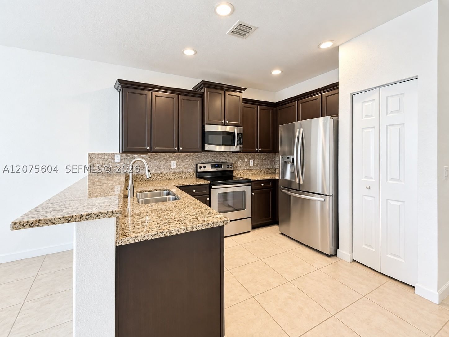 Real estate property located at 8945 98th Ave, Miami-dade, Doral Breeze, Doral, FL