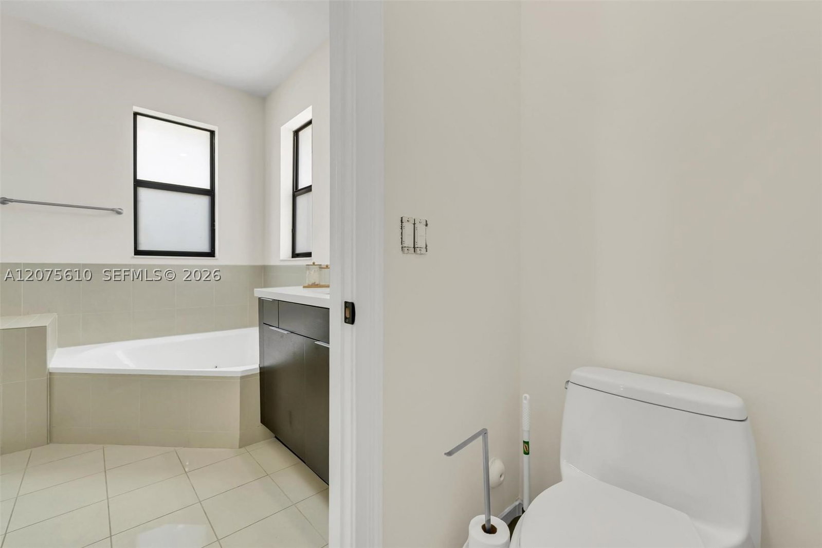 Real estate property located at 10204 86th St, Miami-dade, Grand Bay North, Doral, FL