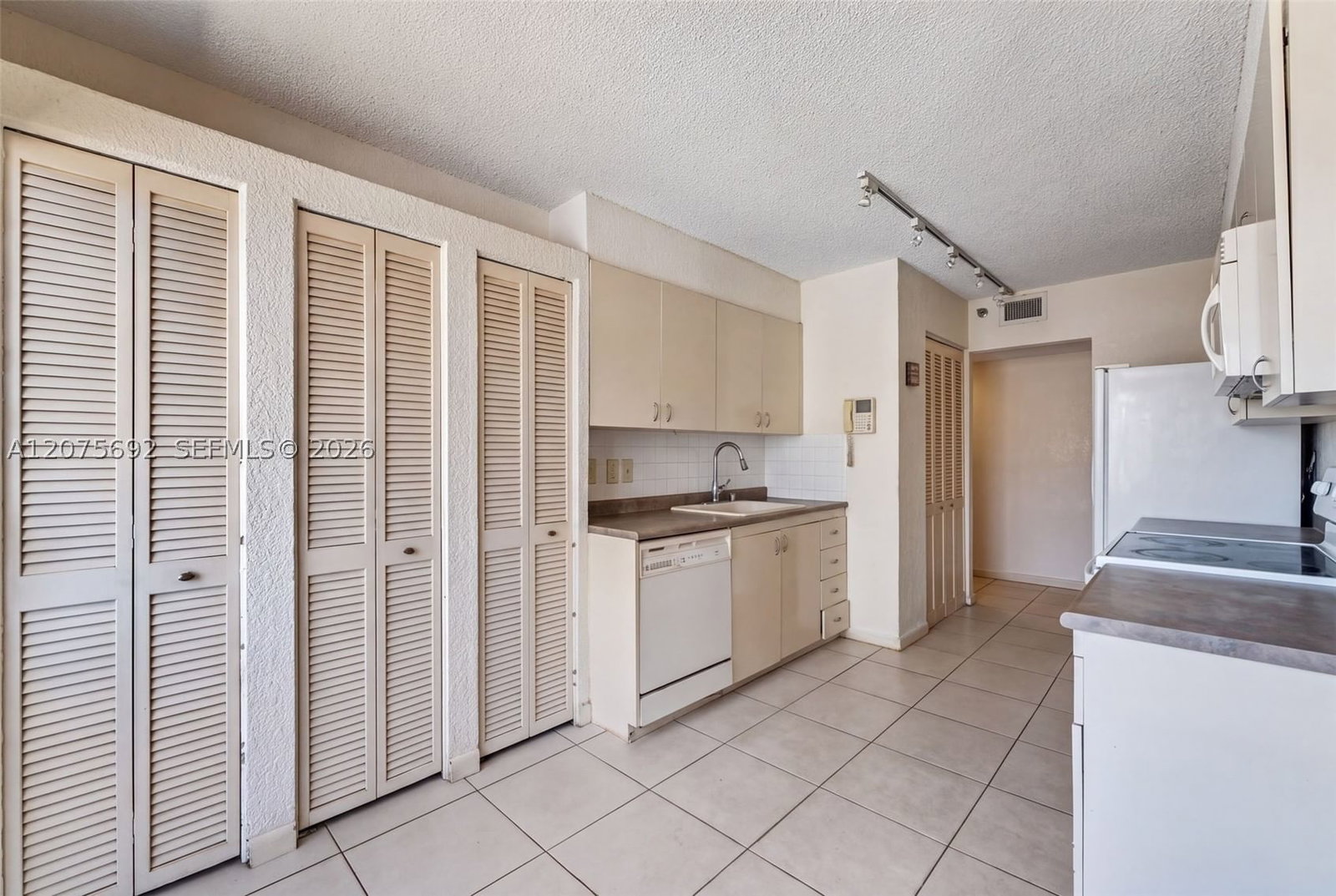 Real estate property located at 1201 Ocean Dr #1009N, Broward, Summit Condo, Hollywood, FL