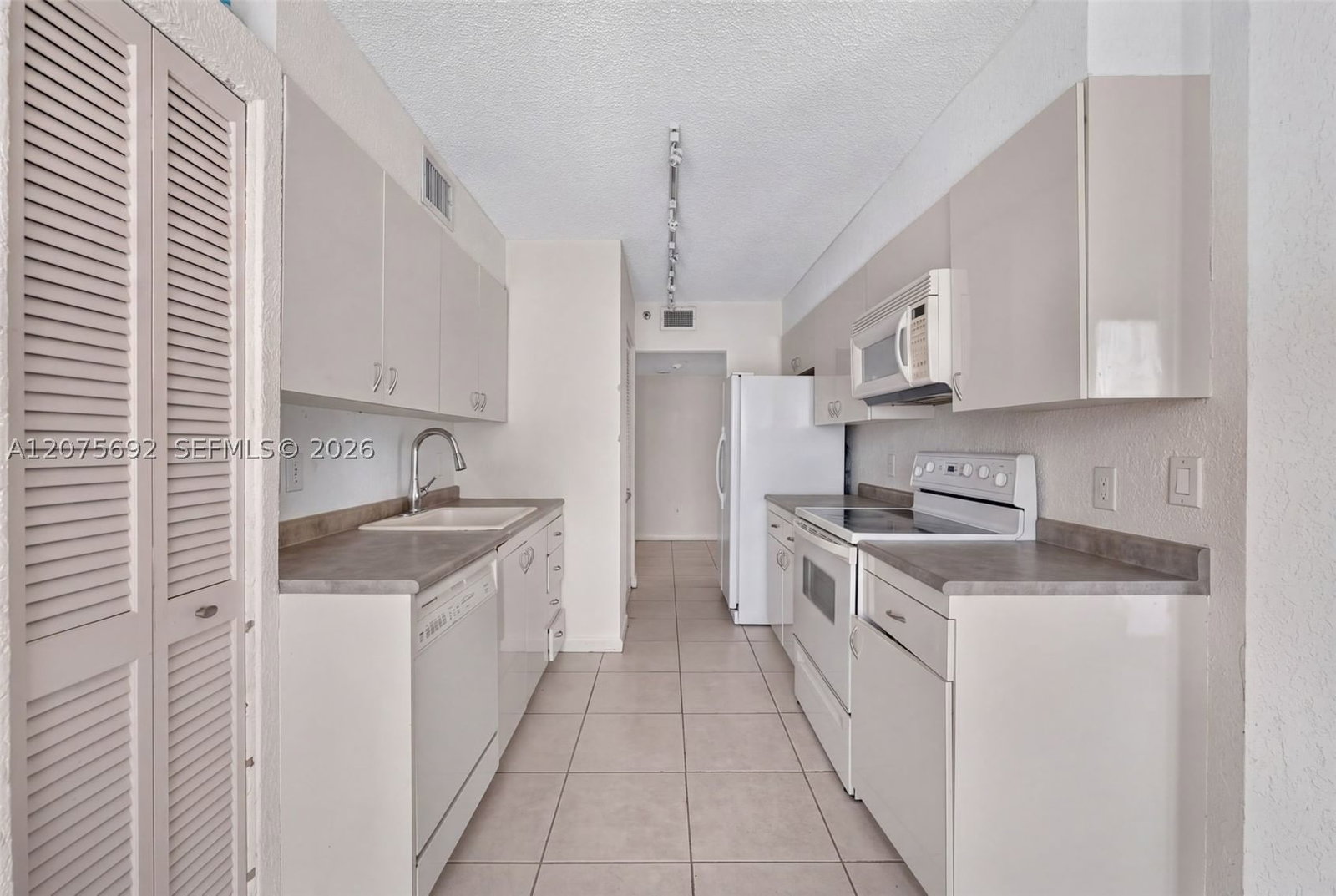 Real estate property located at 1201 Ocean Dr #1009N, Broward, Summit Condo, Hollywood, FL