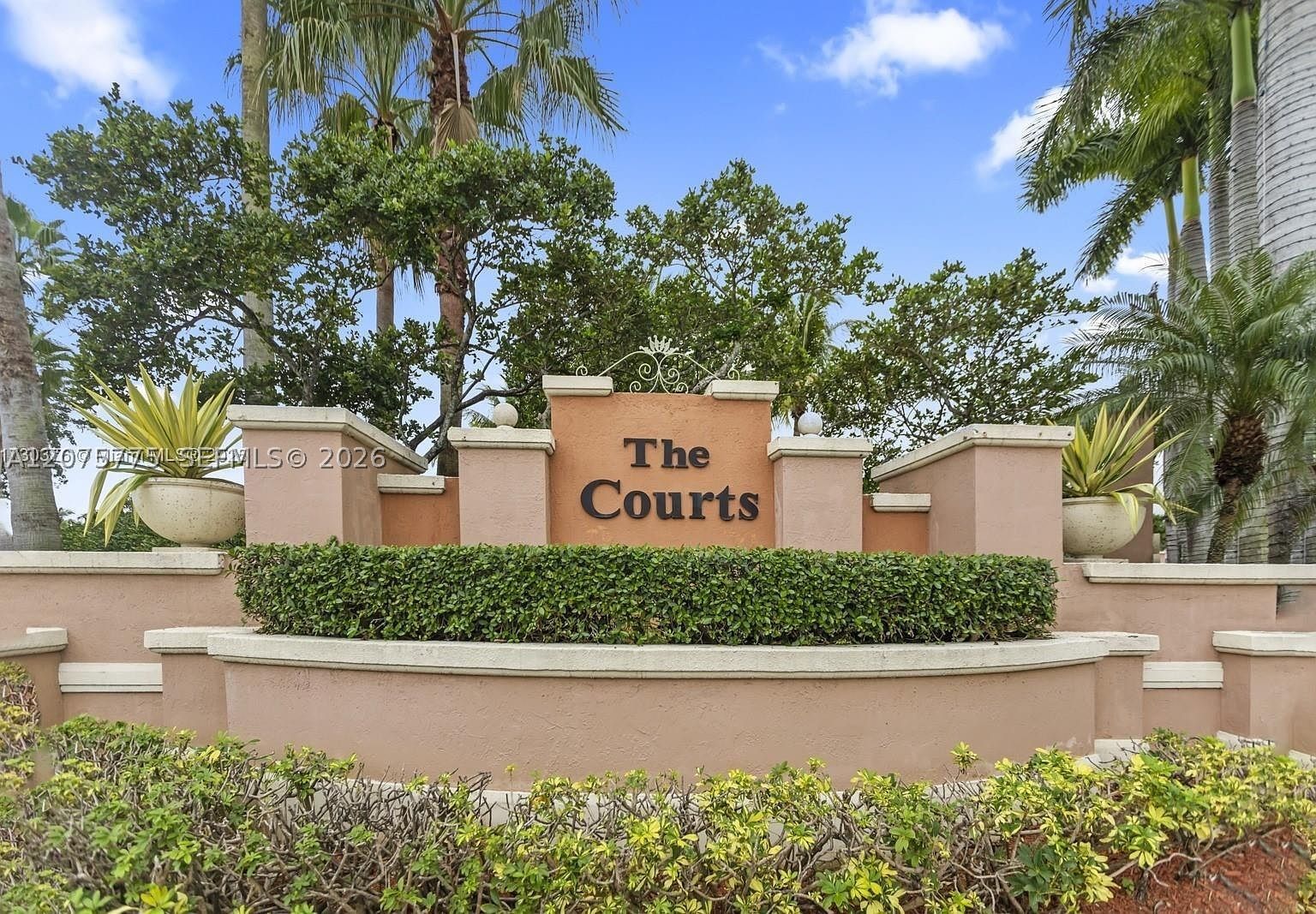 Real estate property located at , Miami-dade, The Courts At Doral Isles, Doral, FL