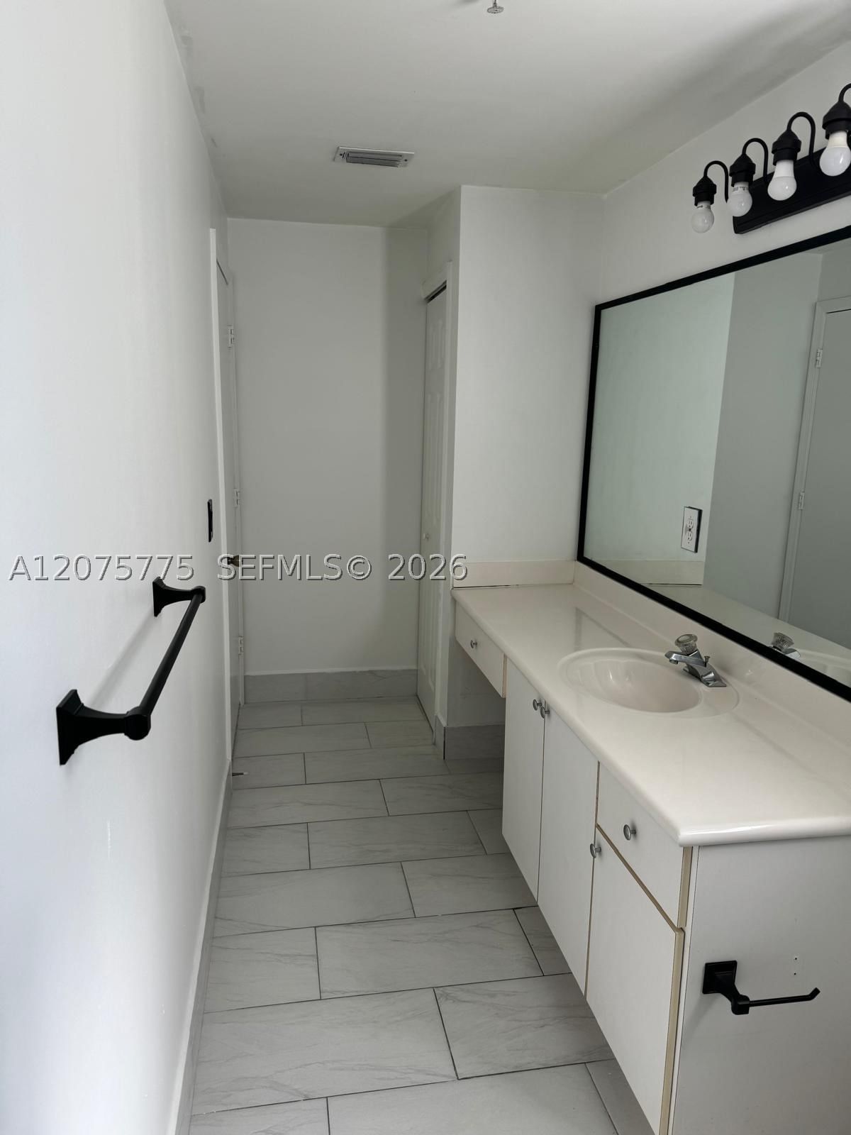Real estate property located at , Miami-dade, The Courts At Doral Isles, Doral, FL