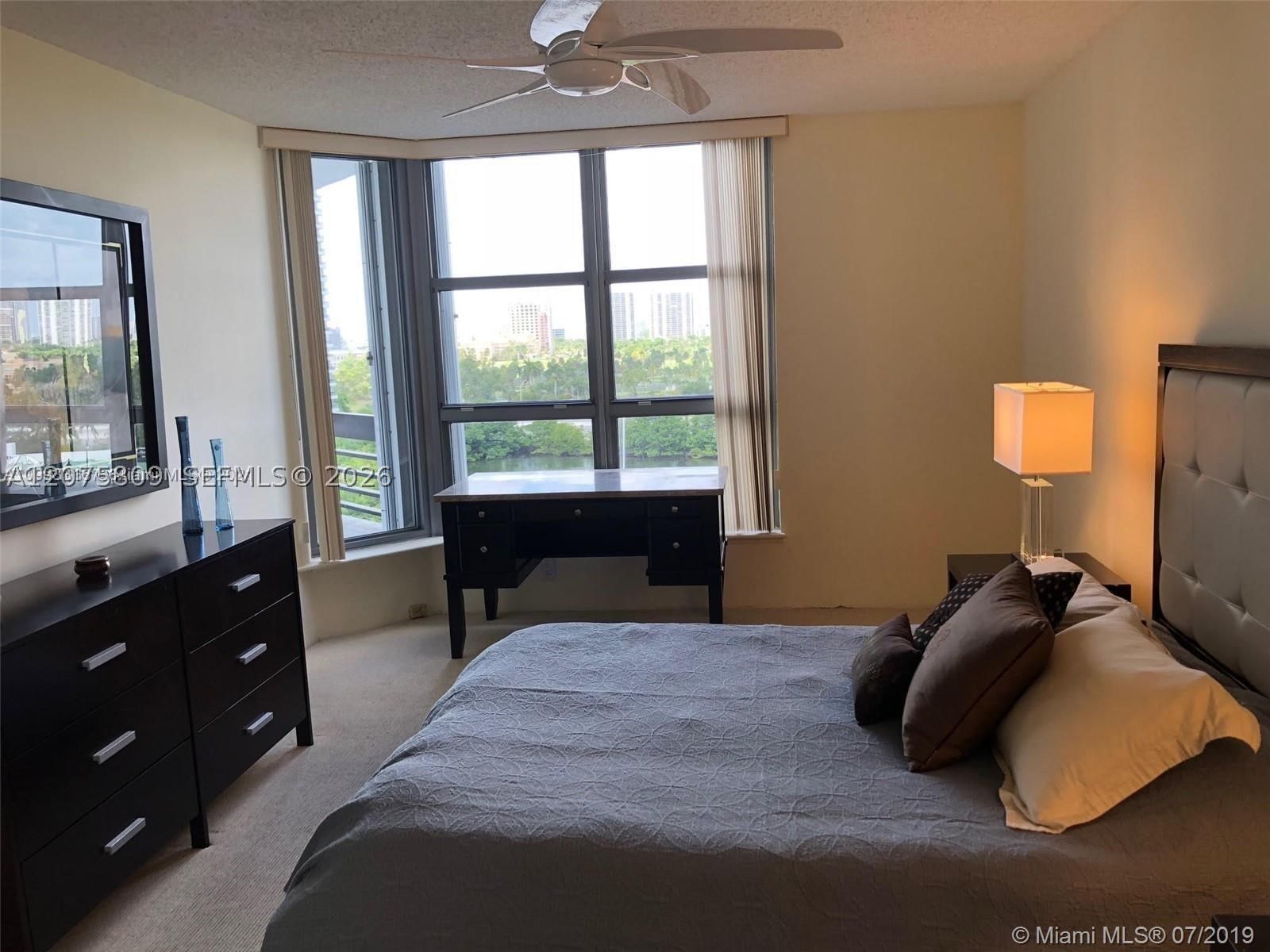 Real estate property located at 3530 Mystic Pointe Dr #1008, Miami-dade, Mystic Pointe Tower 500 C, Aventura, FL