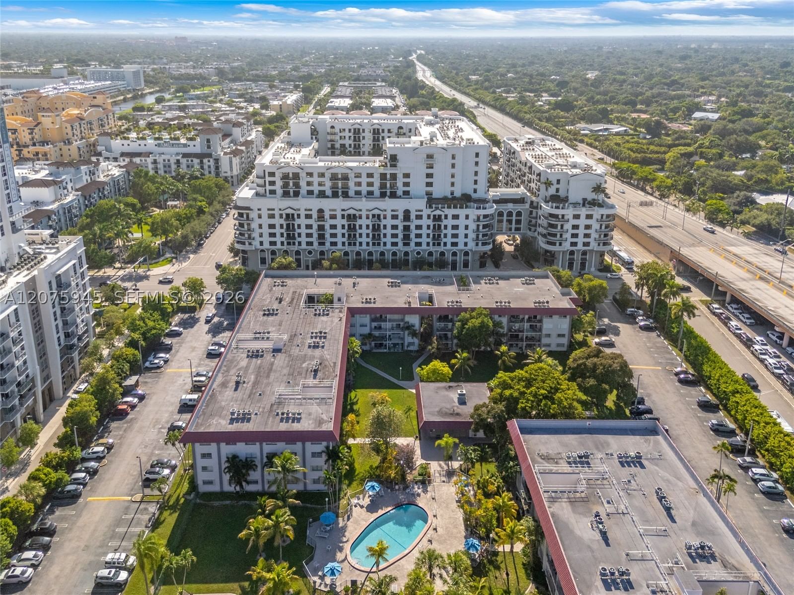 Real estate property located at 8101 72nd Ave #123W, Miami-dade, Granda Dadeland Condo, Miami, FL
